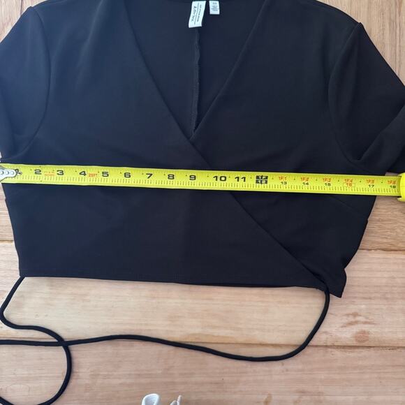 & Other Stories Black Wrap Crop Top size Medium - Picture 13 of 13